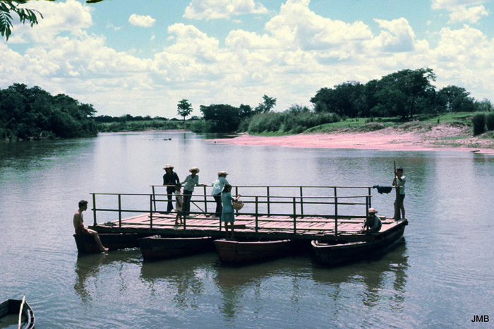 AÑO 1977 - COLOR - VIDA CAMPESINA EN PARAGUAY (JOSÉ MARÍA BLANCH)